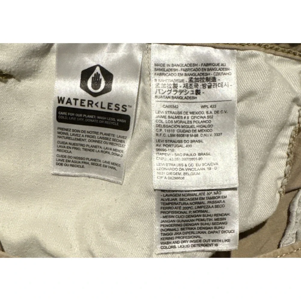 Levis Mens Cargo Shorts Khaki Tan Utility Gorpcore Hiking WaterLess Size 34